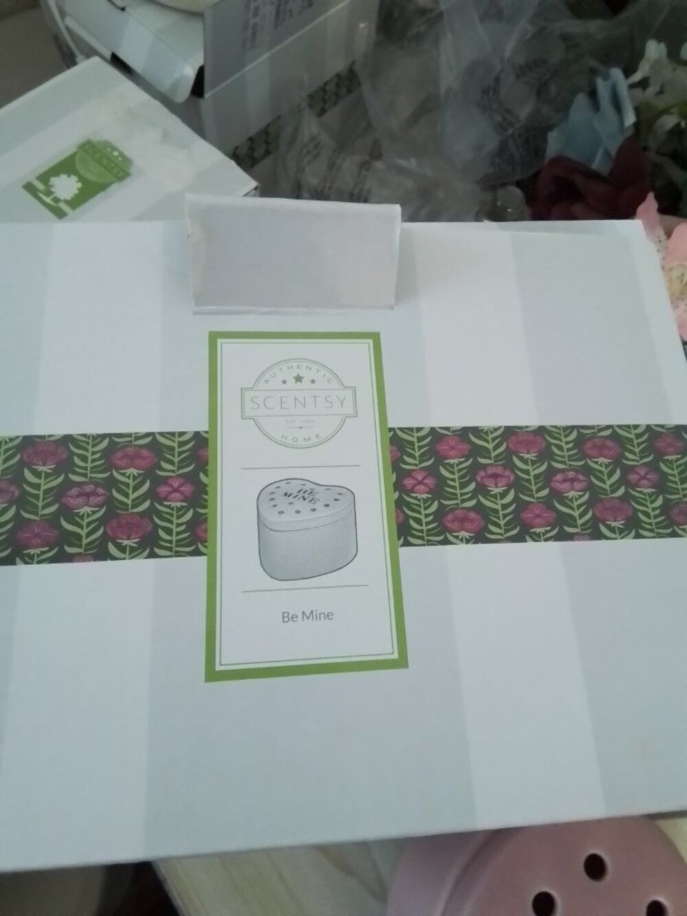 NIB Scentsy Be Mine Heart Electric candle warmer - Picture 2 of 2